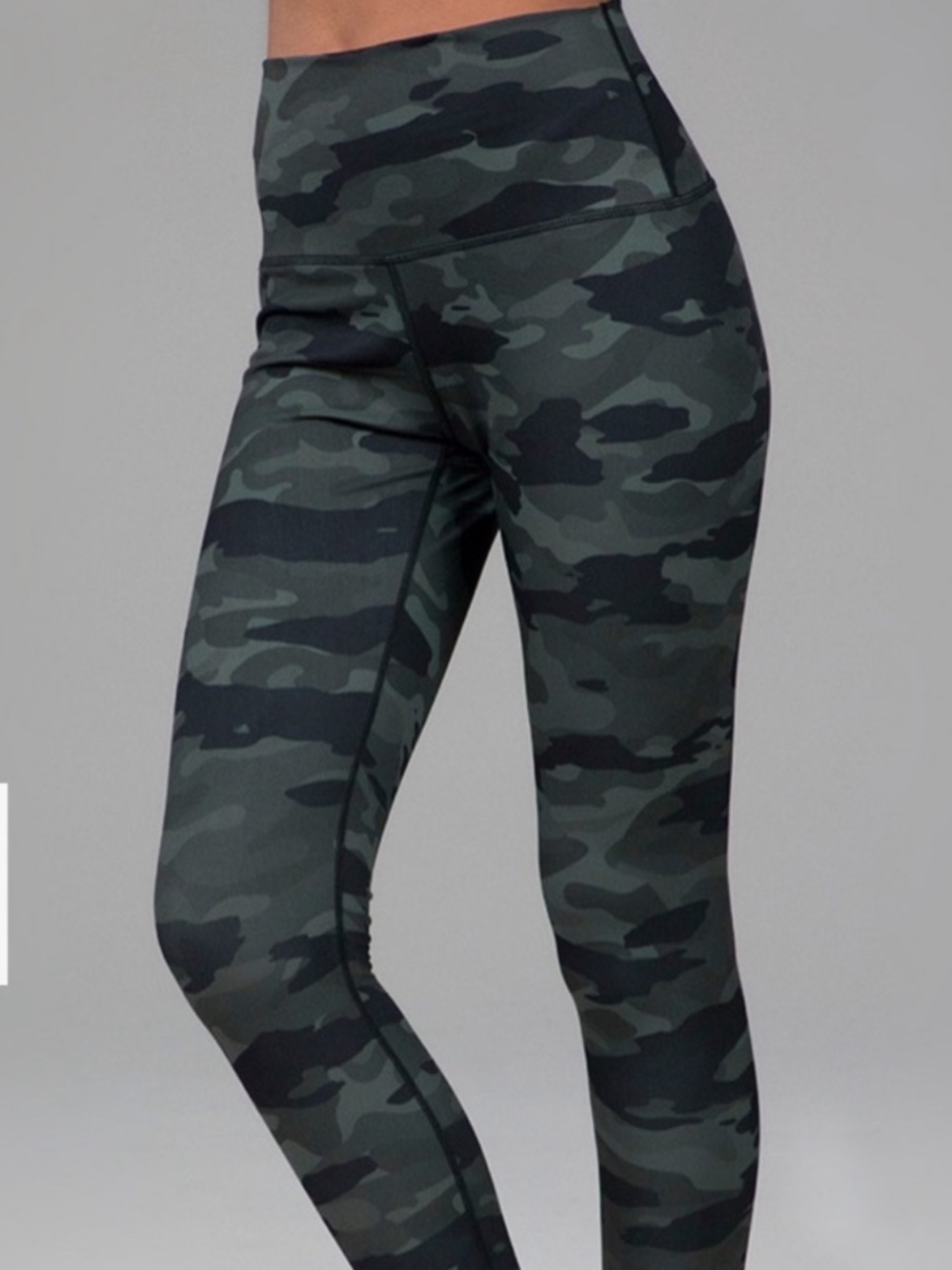 Kiragrace Renew Ultra High Waist 7/8 Yoga Legging Olive Camo Extra Small NWT